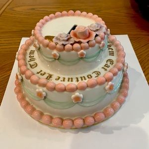 Beautiful Juicy Couture decorated piggy bank cake. Very tiny chip on bottom